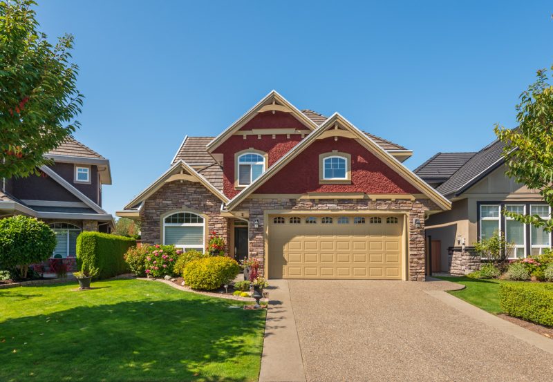 Beautiful Suburbs House with Driveway