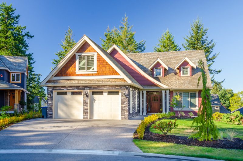 Beautiful House in the Suburbs with Garage and Driveway