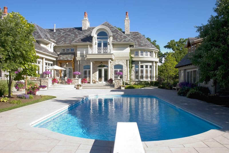 Luxury House with Pool and Diving Board