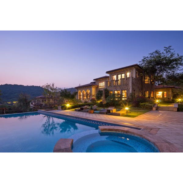 Luxury House with Pool and Mountains