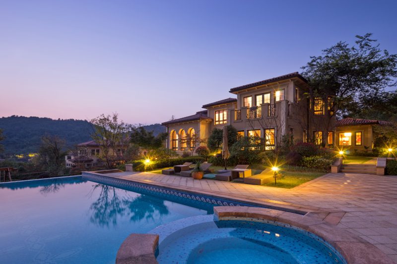 Luxury House with Pool and Mountains