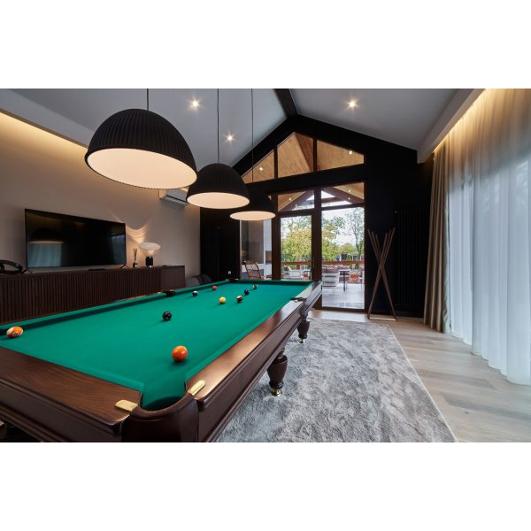 Luxury House with Pool Table and Terrace